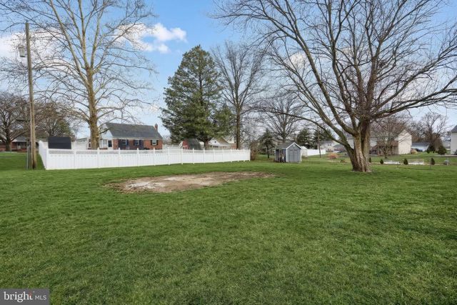 2228 HEATHER RD, York, PA 17408