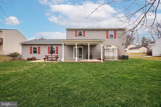 2228 HEATHER RD, York, PA 17408