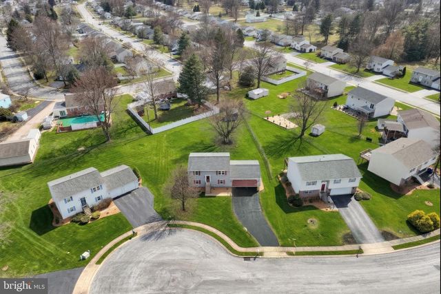 2228 HEATHER RD, York, PA 17408