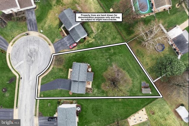 2228 HEATHER RD, York, PA 17408