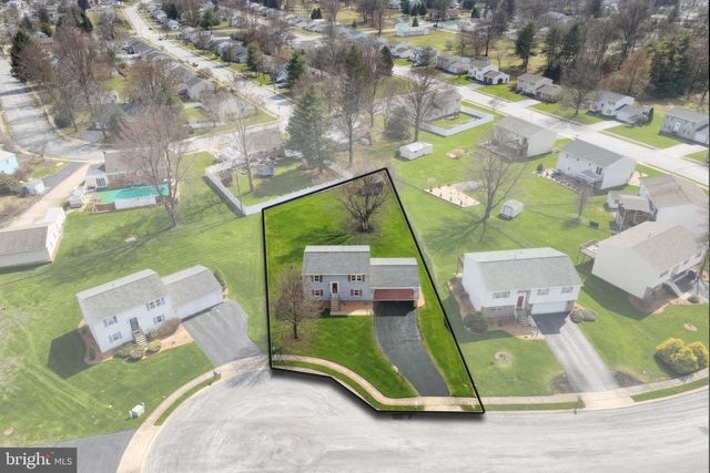 2228 HEATHER RD, York, PA 17408