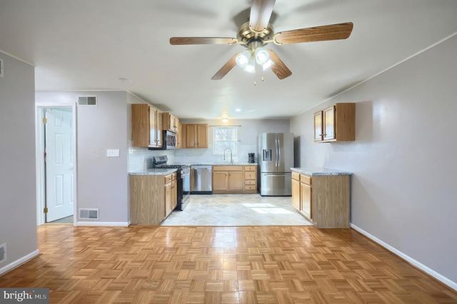 2228 HEATHER RD, York, PA 17408