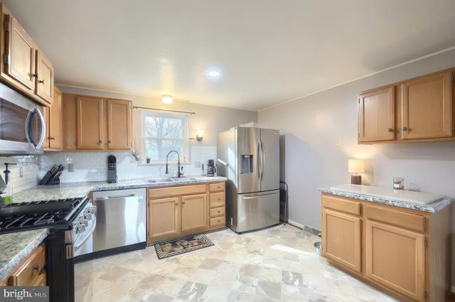 2228 HEATHER RD, York, PA 17408