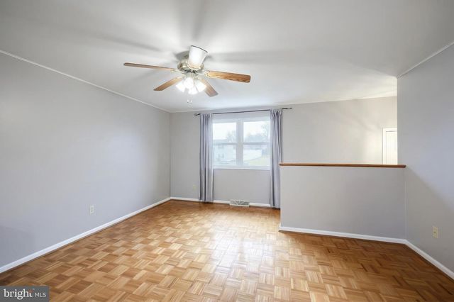 2228 HEATHER RD, York, PA 17408