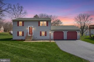 2228 HEATHER RD, York, PA 17408