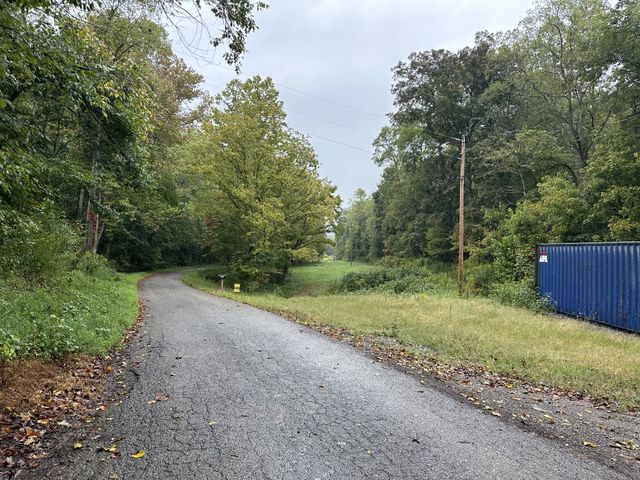 453 Gravely Hill Road, Bethpage, TN 37022