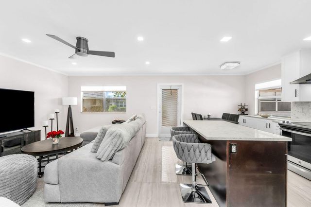 92 Valencia Drive D, Delray Beach, FL 33446