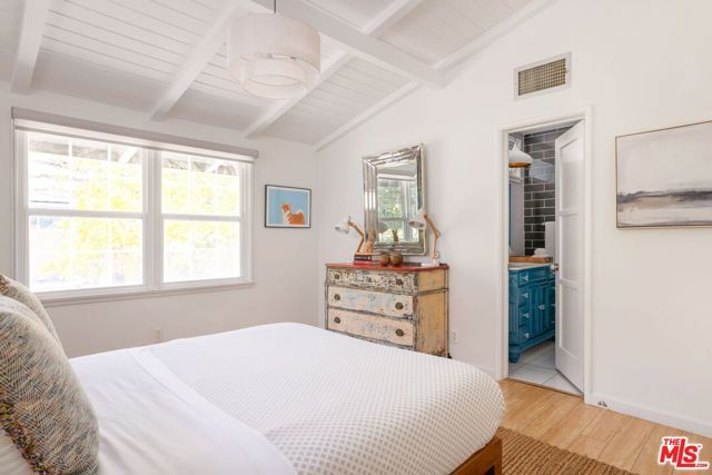 3804 Woodcliff Road, Sherman Oaks, CA 91403