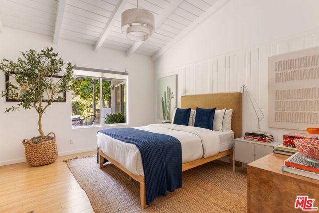3804 Woodcliff Road, Sherman Oaks, CA 91403