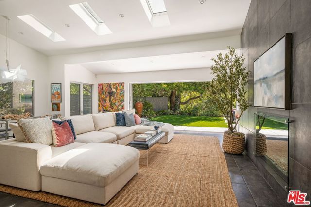 3804 Woodcliff Road, Sherman Oaks, CA 91403