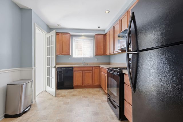 1882 Kenmore Drive, Grosse Pointe Woods City, MI 48236