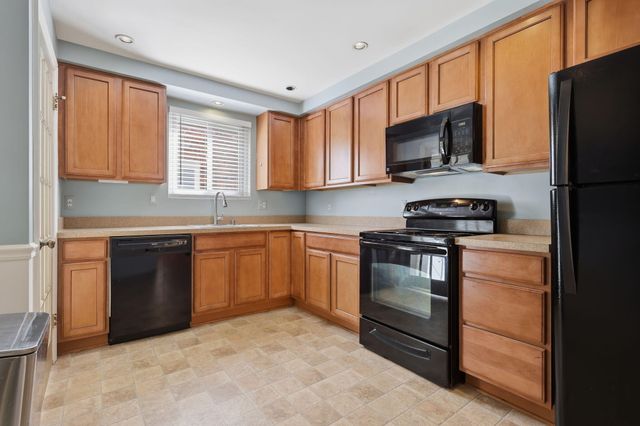 1882 Kenmore Drive, Grosse Pointe Woods City, MI 48236