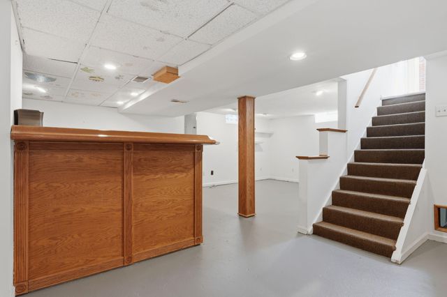 1882 Kenmore Drive, Grosse Pointe Woods City, MI 48236