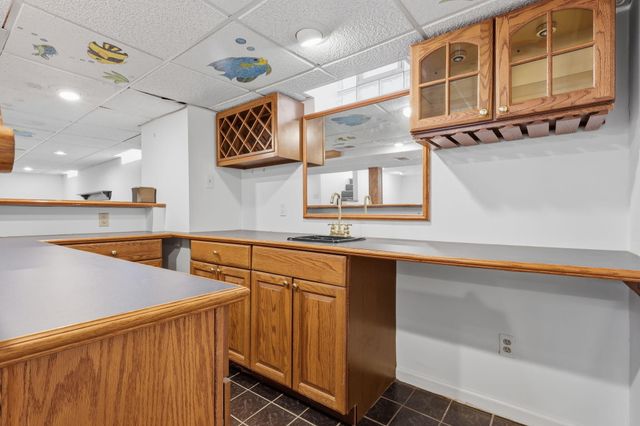 1882 Kenmore Drive, Grosse Pointe Woods City, MI 48236