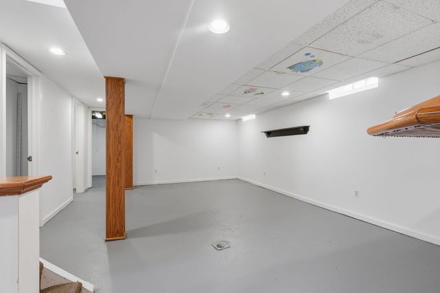 1882 Kenmore Drive, Grosse Pointe Woods City, MI 48236