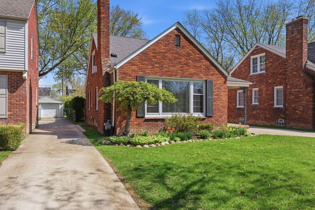 1882 Kenmore Drive, Grosse Pointe Woods City, MI 48236