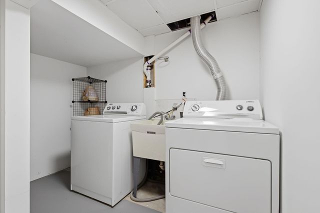 1882 Kenmore Drive, Grosse Pointe Woods City, MI 48236