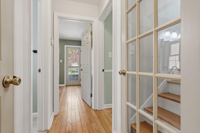 1882 Kenmore Drive, Grosse Pointe Woods City, MI 48236