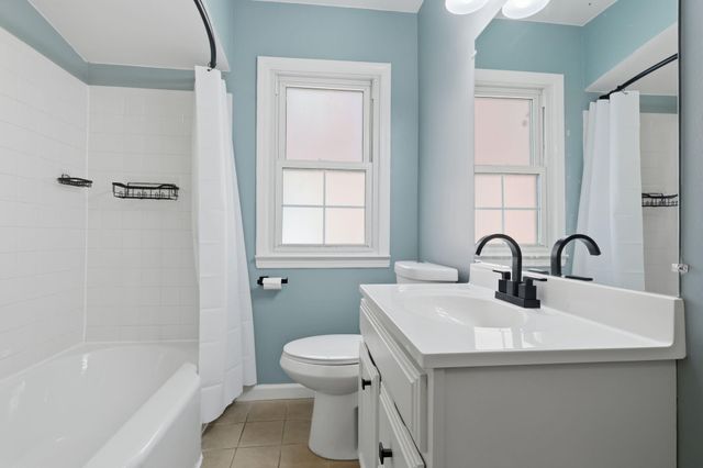 1882 Kenmore Drive, Grosse Pointe Woods City, MI 48236