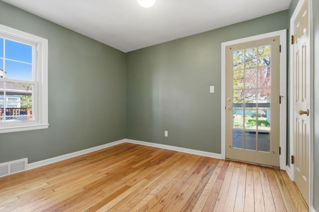 1882 Kenmore Drive, Grosse Pointe Woods City, MI 48236