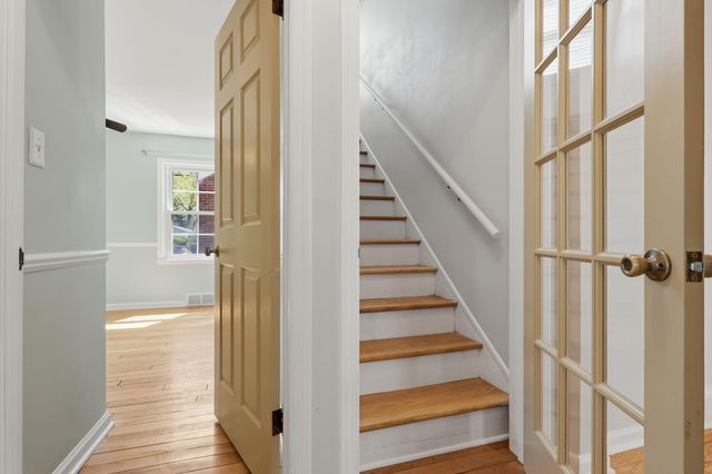 1882 Kenmore Drive, Grosse Pointe Woods City, MI 48236