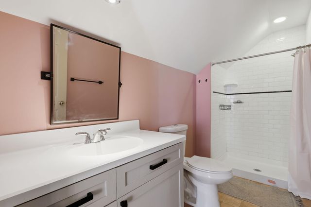 1882 Kenmore Drive, Grosse Pointe Woods City, MI 48236