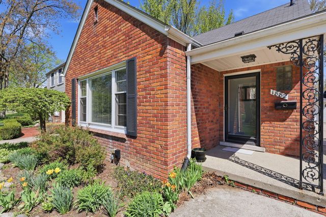 1882 Kenmore Drive, Grosse Pointe Woods City, MI 48236