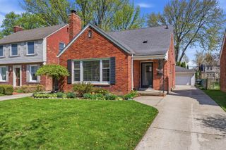 1882 Kenmore Drive, Grosse Pointe Woods City, MI 48236