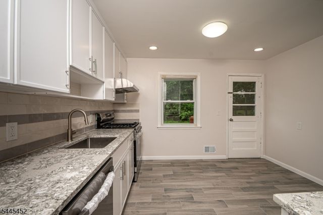 5 Crossbrook Ln, West Caldwell Twp., NJ 07006
