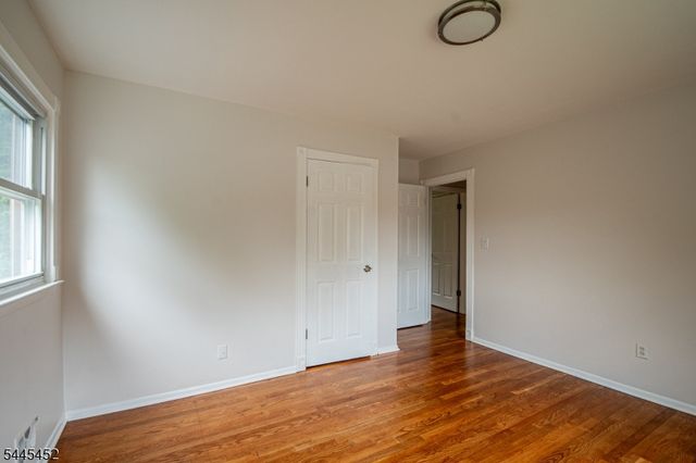 5 Crossbrook Ln, West Caldwell Twp., NJ 07006