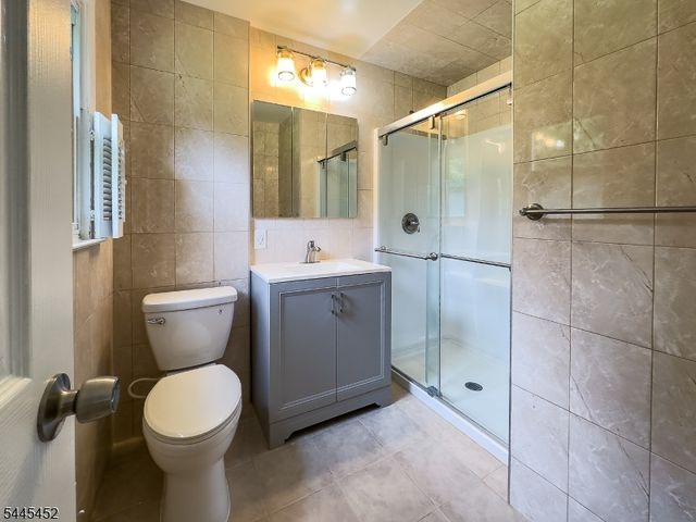 5 Crossbrook Ln, West Caldwell Twp., NJ 07006