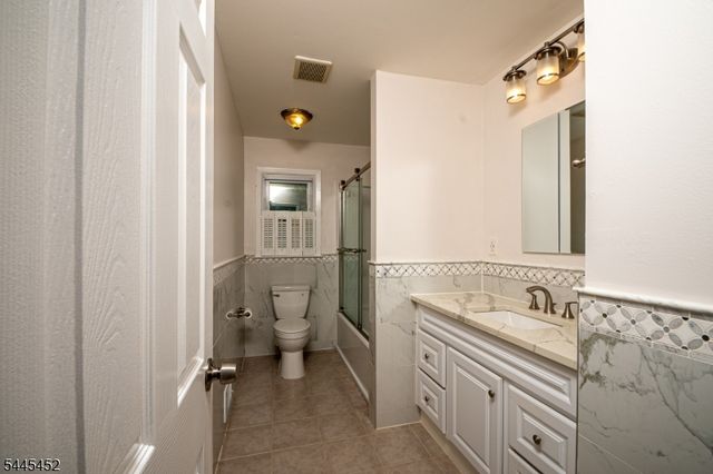 5 Crossbrook Ln, West Caldwell Twp., NJ 07006