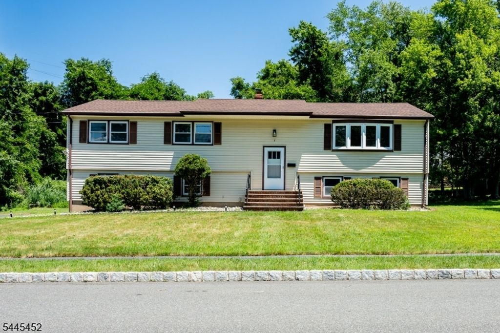 5 Crossbrook Ln, West Caldwell Twp., NJ 07006