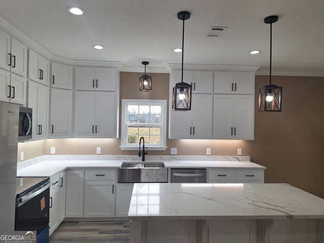 155 Peach Lane, Baxley, GA 31513