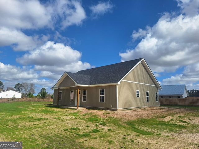 155 Peach Lane, Baxley, GA 31513