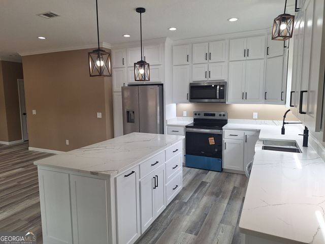 155 Peach Lane, Baxley, GA 31513