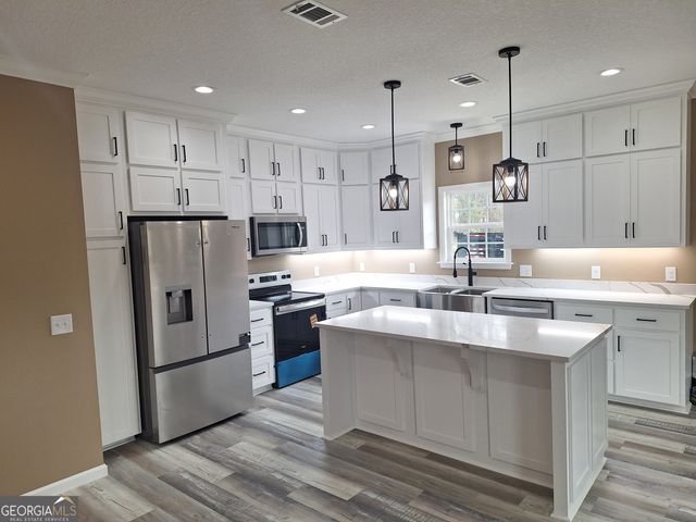 155 Peach Lane, Baxley, GA 31513