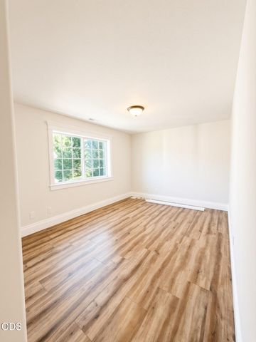 4573 Wolf Run Drive, Medford, OR 97504