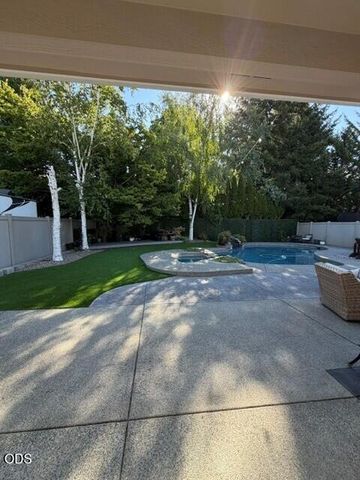 4573 Wolf Run Drive, Medford, OR 97504