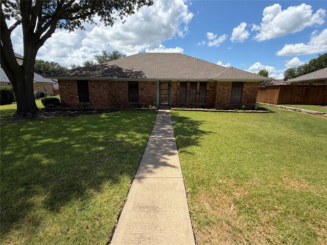 910 Village Green Drive, Rockwall, TX 75087