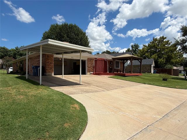 910 Village Green Drive, Rockwall, TX 75087