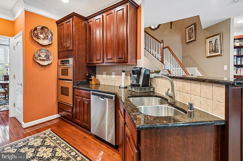 Image 10 of property listing at 449 PENWOOD DR, Edgewater, MD 21037