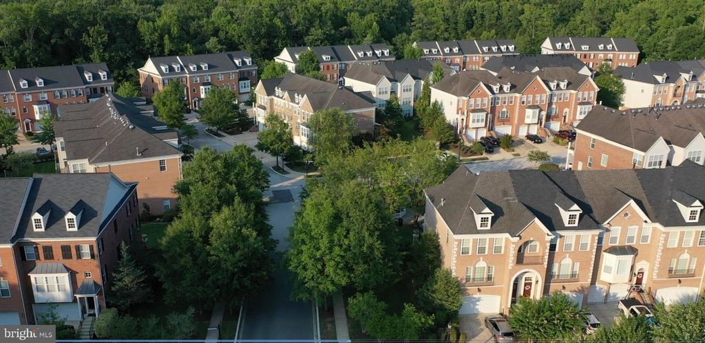 Image 2 of property listing at 449 PENWOOD DR, Edgewater, MD 21037