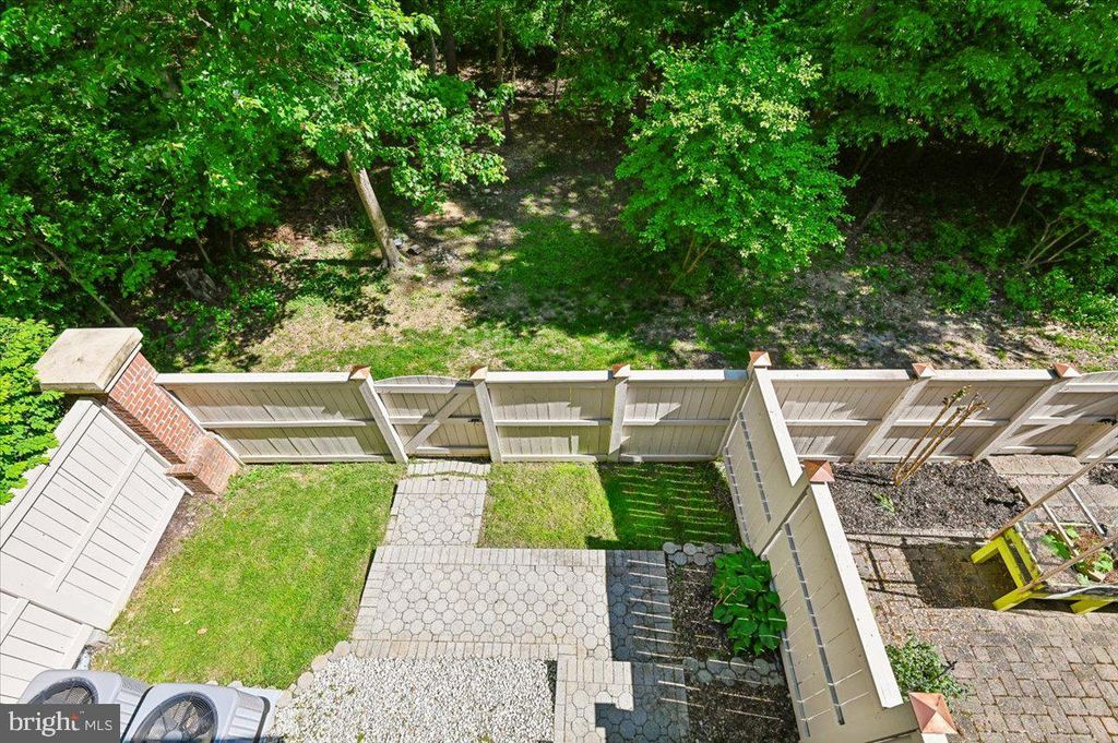 Image 20 of property listing at 449 PENWOOD DR, Edgewater, MD 21037