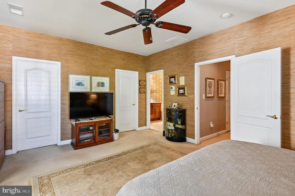 Image 26 of property listing at 449 PENWOOD DR, Edgewater, MD 21037