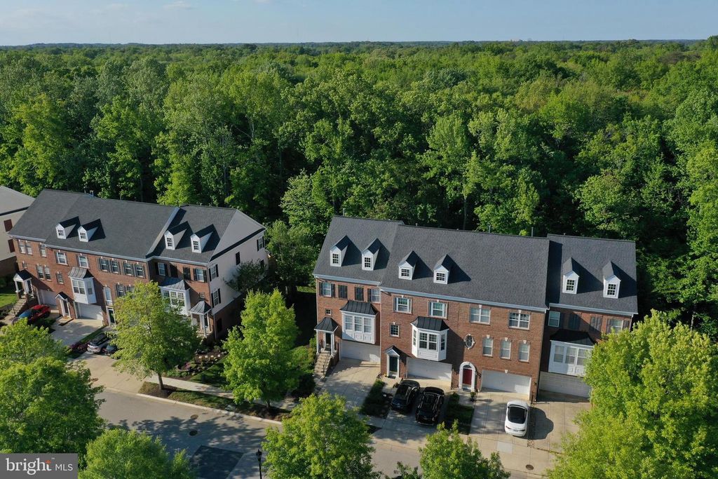 Image 3 of property listing at 449 PENWOOD DR, Edgewater, MD 21037
