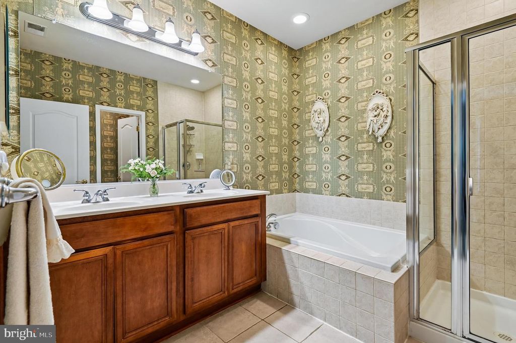 Image 32 of property listing at 449 PENWOOD DR, Edgewater, MD 21037