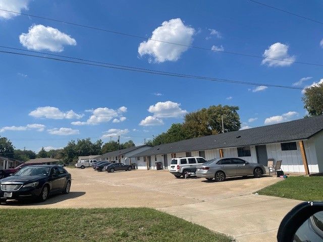 202 S Broadway Street, Bells, TX 75414