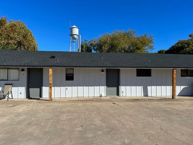 202 S Broadway Street, Bells, TX 75414