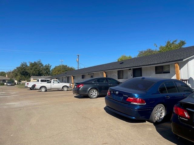 202 S Broadway Street, Bells, TX 75414